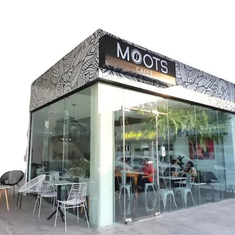 La primera cafetería Moots en Plaza H100, 2019