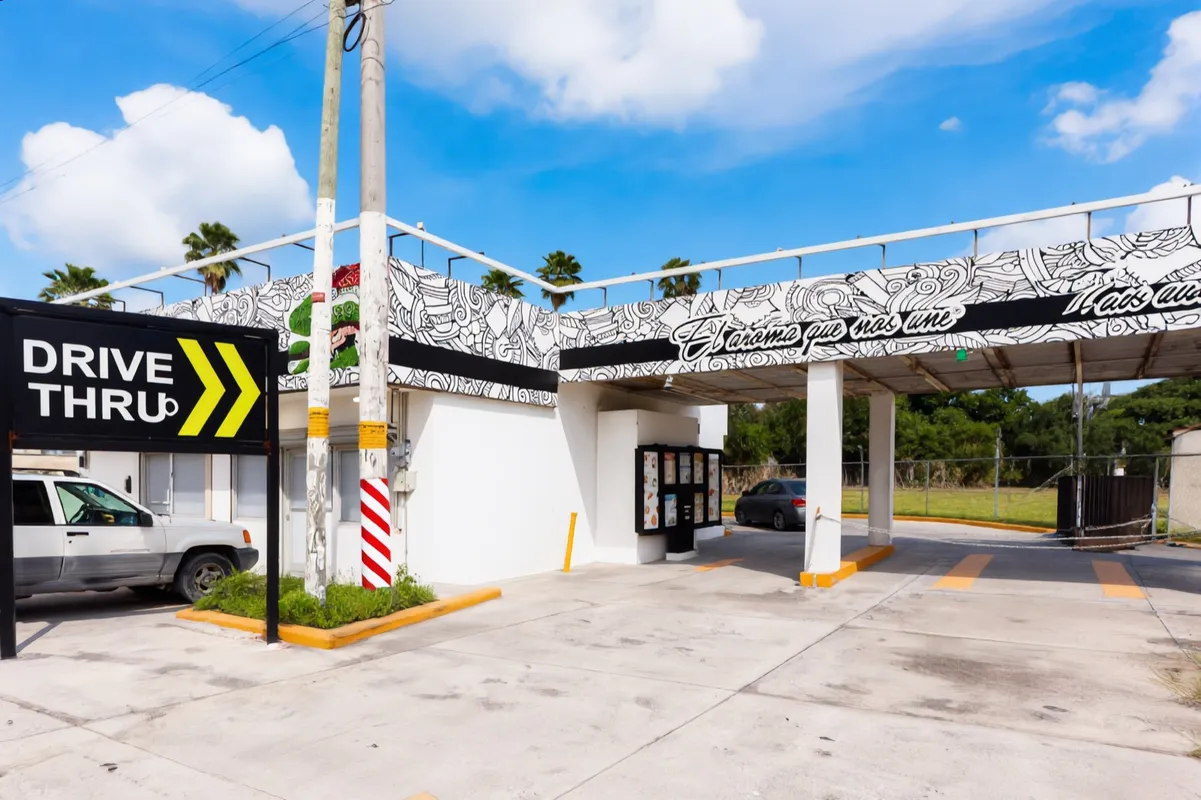 El drive thru de Moots La Escondida
