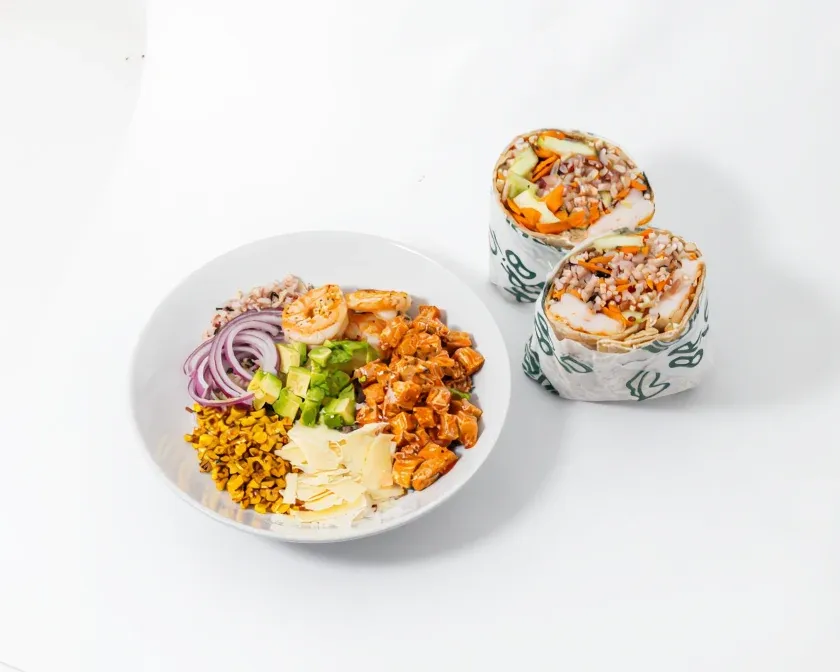 Un bowl y un wrap armados